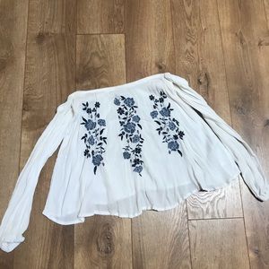 Abercrombie and Fitch Off the Shoulder😍